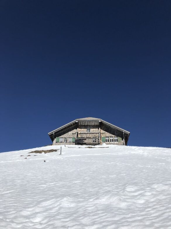Einsame Berghütte bei Adelboden